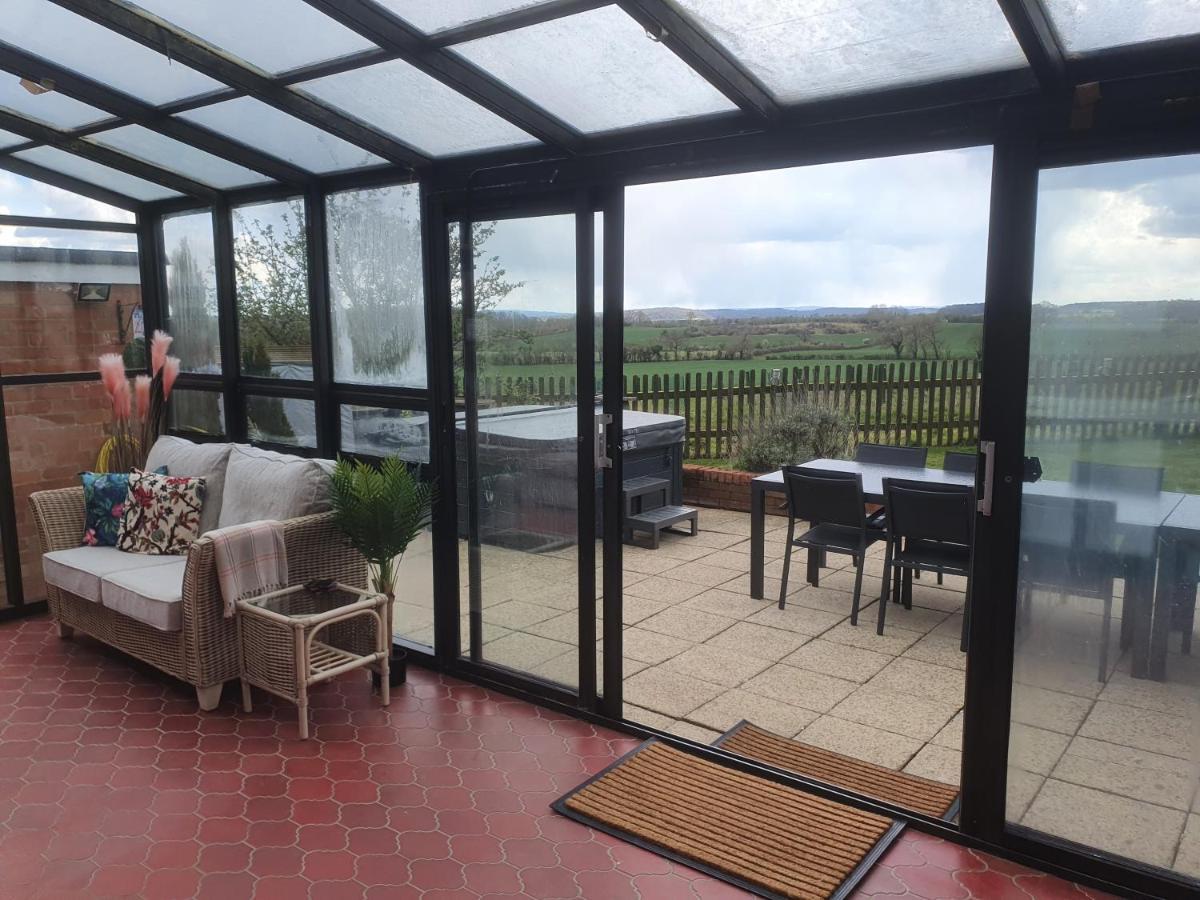 South View Country House Sleeps 12 - Hot Tub - Views Henley-in-Arden Exterior photo